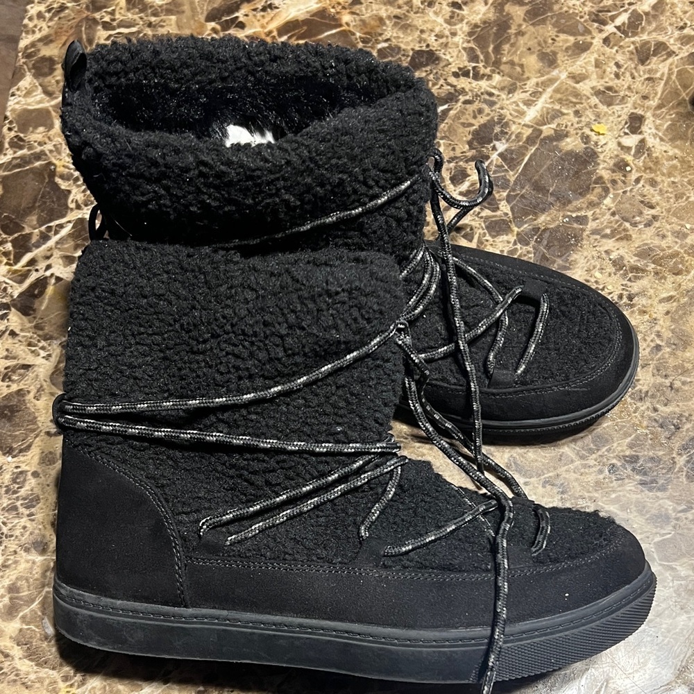 Old Navy women's faux fur lined Sherpa boots black size 8